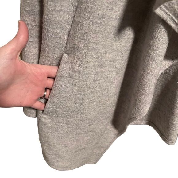 Chico’s- Women’s Grey Knit Wool Waterfall Open Front Cardigan, Size 1 = US 6 - Picture 4 of 10